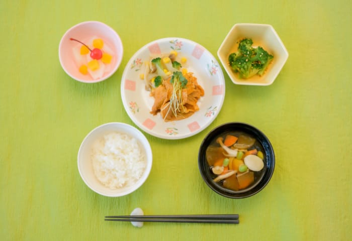食事の提供